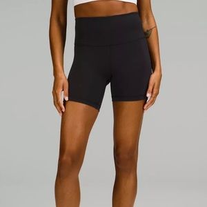 Lululemon High-Rise Short 6"